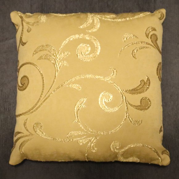 Plant Floral Design Golden Color Pillow 10 1/4" x 10" - Picture 1 of 3